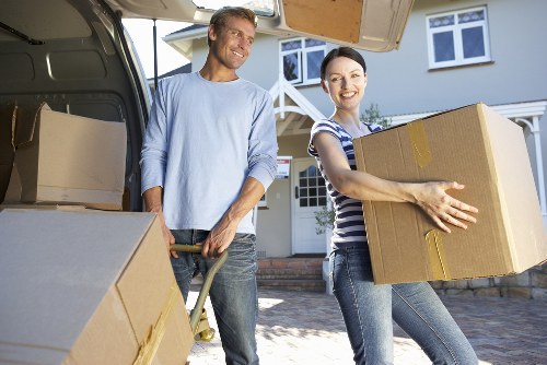 Flexible man with van Kensington solution for residents and businesses